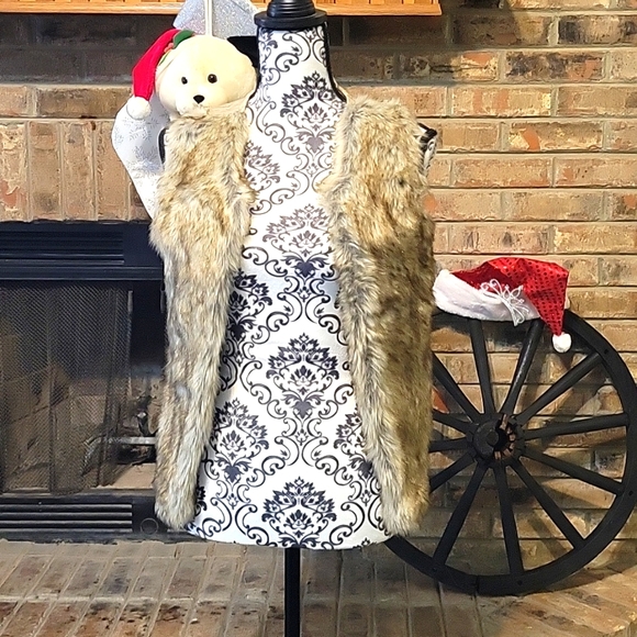 wonder nation Other - Girls Large Wonder Nation Faux Fur Vest